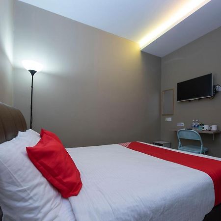 Oyo 90231 Hotel By The Park Plt Johor Bahru Eksteriør bilde