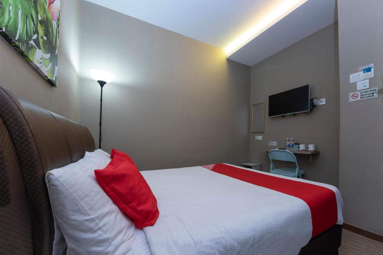 Oyo 90231 Hotel By The Park Plt Johor Bahru Eksteriør bilde