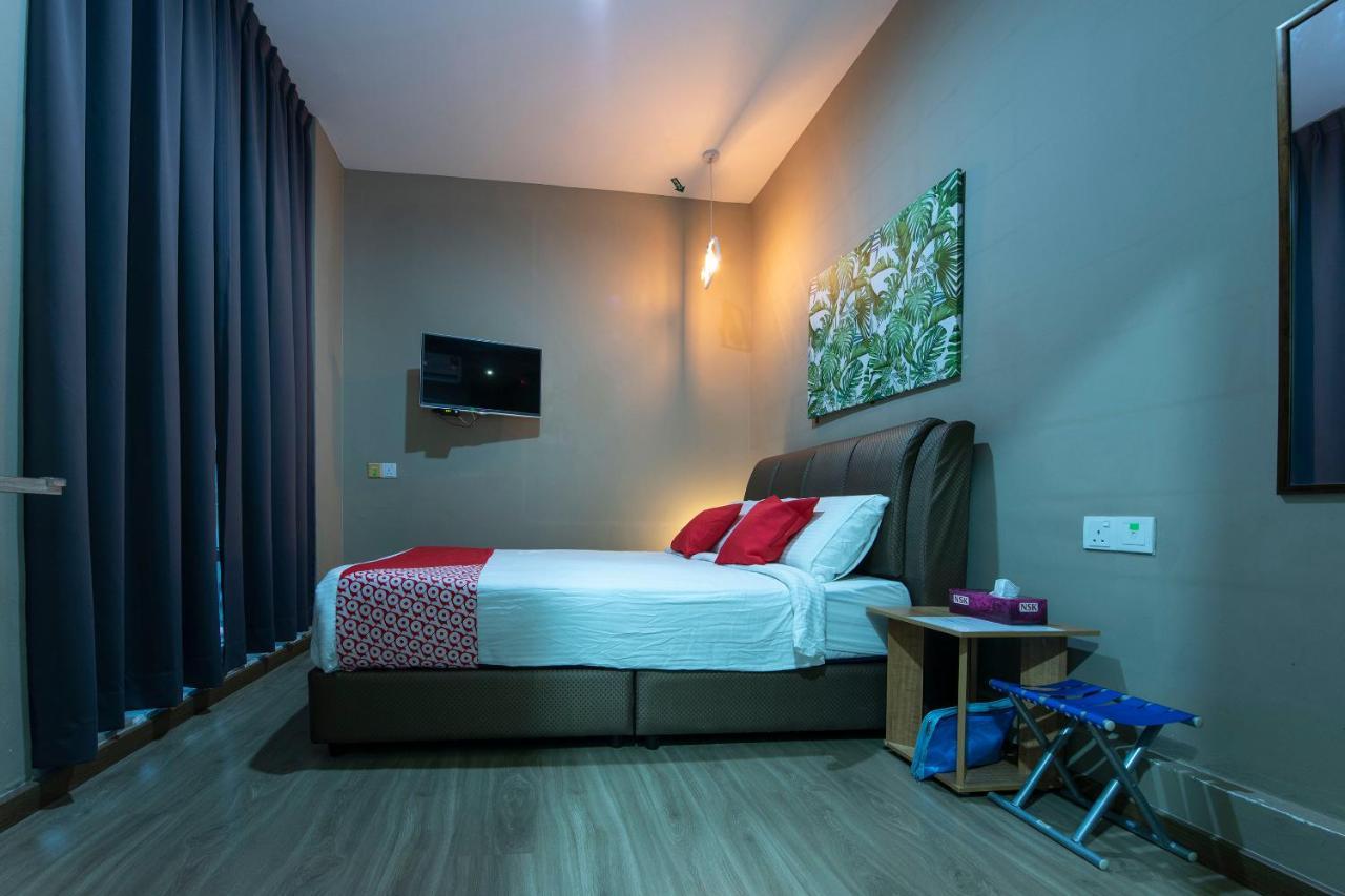 Oyo 90231 Hotel By The Park Plt Johor Bahru Eksteriør bilde