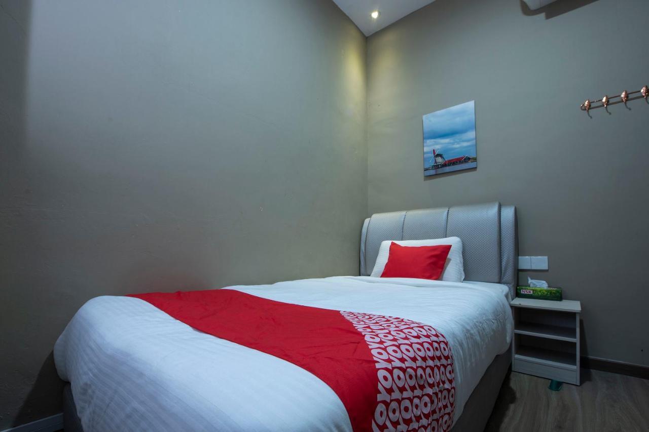 Oyo 90231 Hotel By The Park Plt Johor Bahru Eksteriør bilde