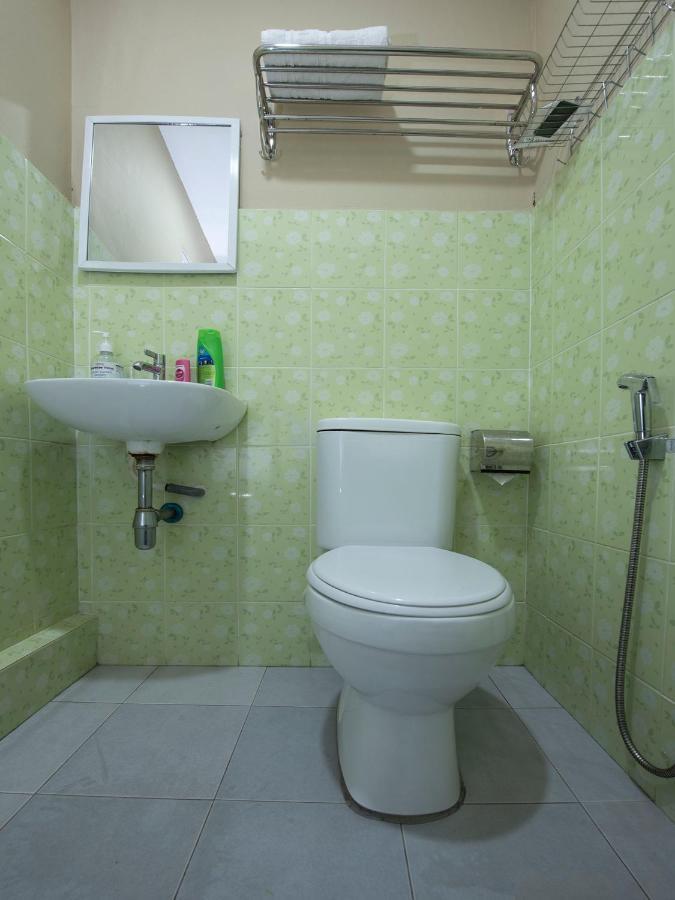 Oyo 90231 Hotel By The Park Plt Johor Bahru Eksteriør bilde